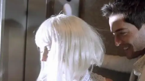 Giorgio Moroder divulga o clipe de "Déjà Vu", parceria com Sia