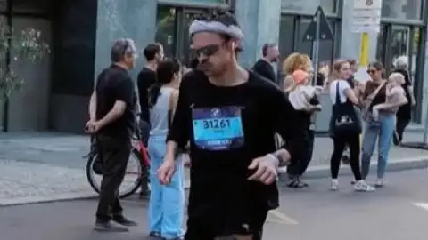 Harry Styles surpreende fãs ao correr Maratona de Berlim