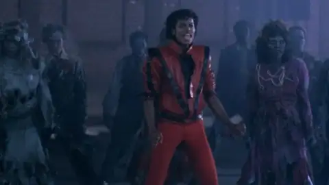 Billboard classifica "Thriller" em 22º lugar entre as maiores músicas do Halloween e revolta fãs