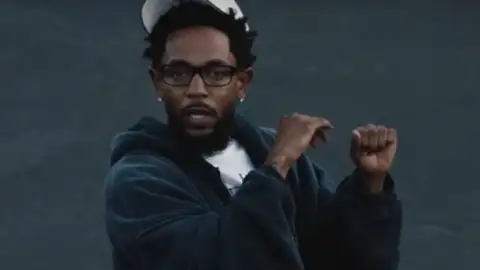 Kendrick Lamar lidera Grammy 2026 com 9 indicações. Confira as principais categorias!